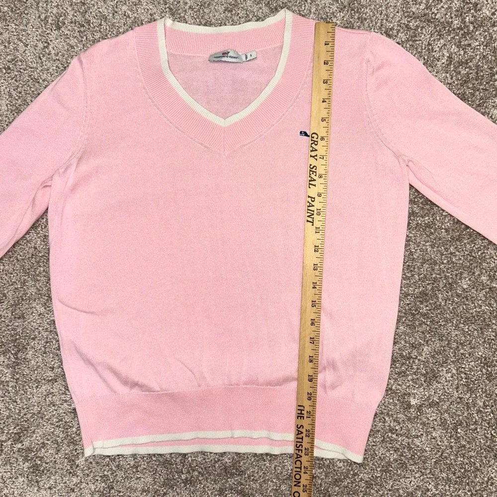 Vineyard Vines Women Small Pink V-Neck Sweater Ivory Trim Whale Logo Pullover
